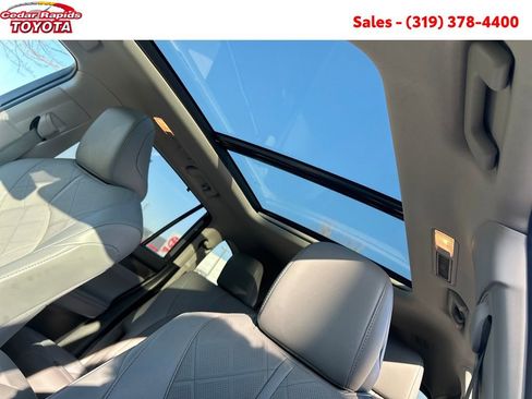 Certified 2022 Toyota Highlander Platinum image 24