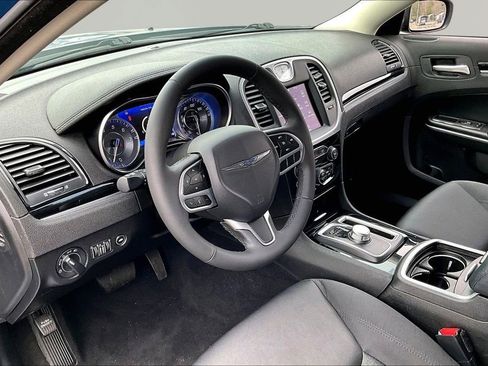 Used 2023 Chrysler 300 Touring w/ Sport Appearance Package image 12