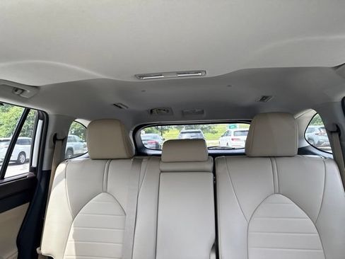 Used 2021 Toyota Highlander XLE FWD image 7