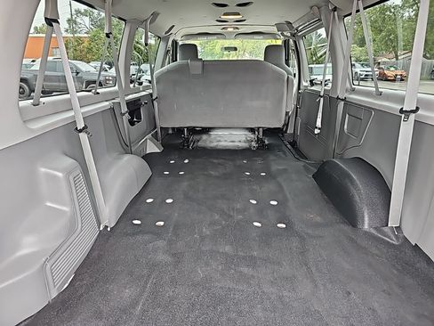 Used 2011 Ford E-350 and Econoline 350 XLT RWD image 19