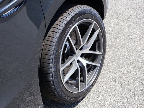 New 2025 Porsche Macan image 36