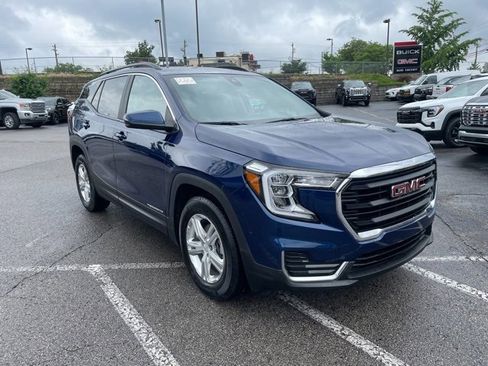 Used 2022 GMC Terrain SLE w/ Driver Convenience Package image 4