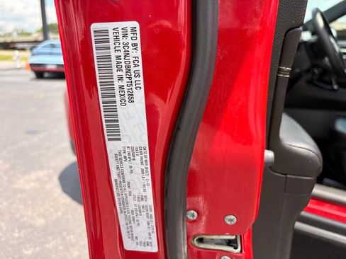 Used 2023 Jeep Compass Latitude AWD/4WD image 33