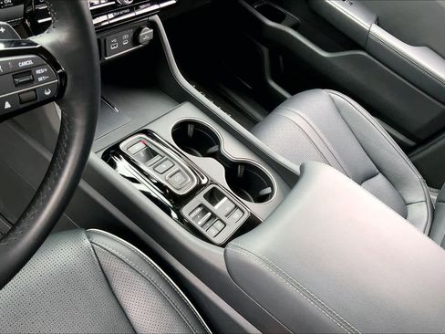 Used 2025 Honda Pilot Elite image 15