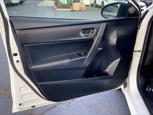 Used 2018 Toyota Corolla SE image 14