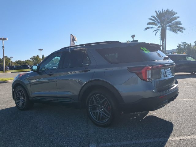 Used 2025 Ford Explorer ST-Line w/ Premium Package RWD image 6