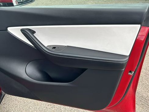 Used 2021 Tesla Model Y Long Range image 10