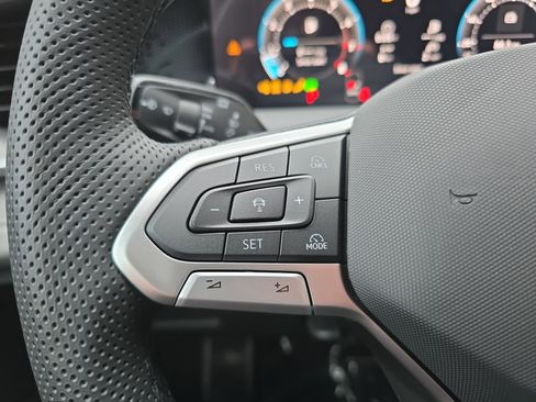 New 2026 Volkswagen Tiguan SE R-Line image 17