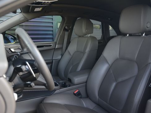 Used 2023 Porsche Macan AWD/4WD image 2
