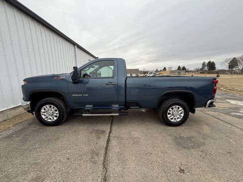 Used 2025 Chevrolet Silverado 2500 LT image 8