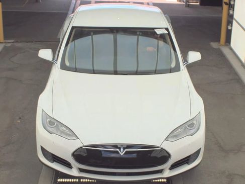 Used 2016 Tesla Model S 70 RWD image 1