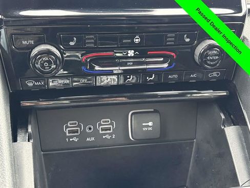Used 2023 Jeep Grand Cherokee Limited w/ Black Appearance Package AWD/4WD image 18
