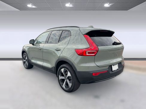 Certified 2024 Volvo XC40 B5 Plus w/ Climate Package image 3
