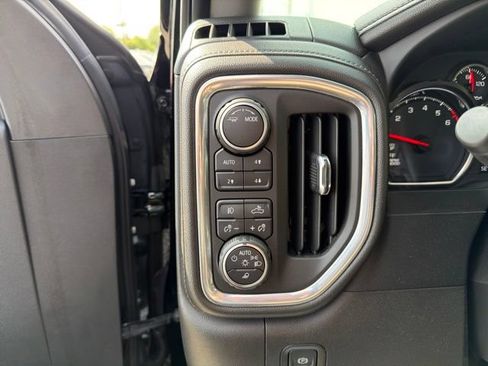Certified 2022 Chevrolet Silverado 1500 LTZ AWD/4WD image 17