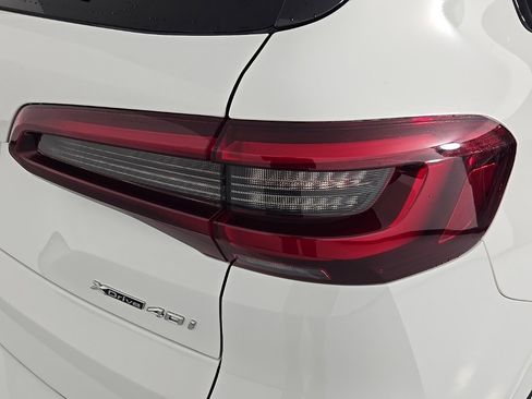 Used 2022 BMW X5 xDrive40i w/ M Sport Package image 9
