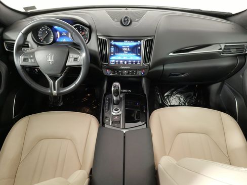 Used 2018 Maserati Levante image 39
