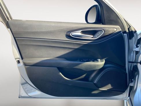 Used 2017 Alfa Romeo Giulia AWD w/ Sport Appearance Package image 16