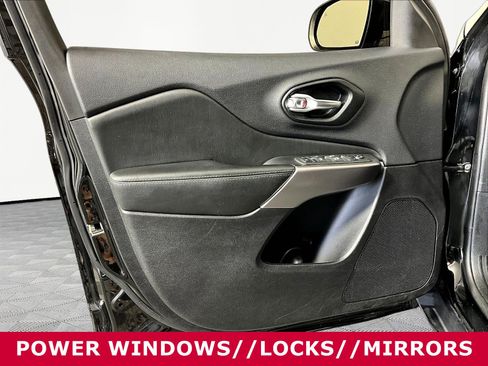 Used 2022 Jeep Cherokee Latitude Lux FWD image 18