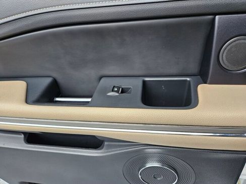 Used 2023 Ford Expedition Limited image 13