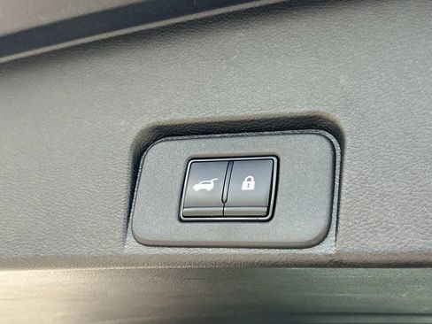 Used 2023 Nissan Rogue SL AWD/4WD image 17