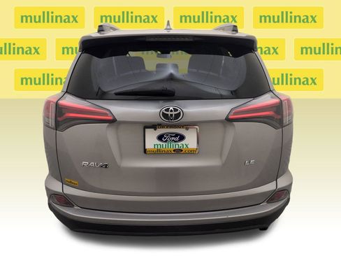 Used 2017 Toyota RAV4 LE FWD image 29