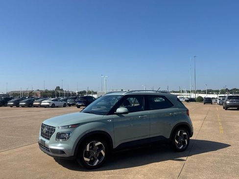 Used 2025 Hyundai Venue SEL FWD image 10