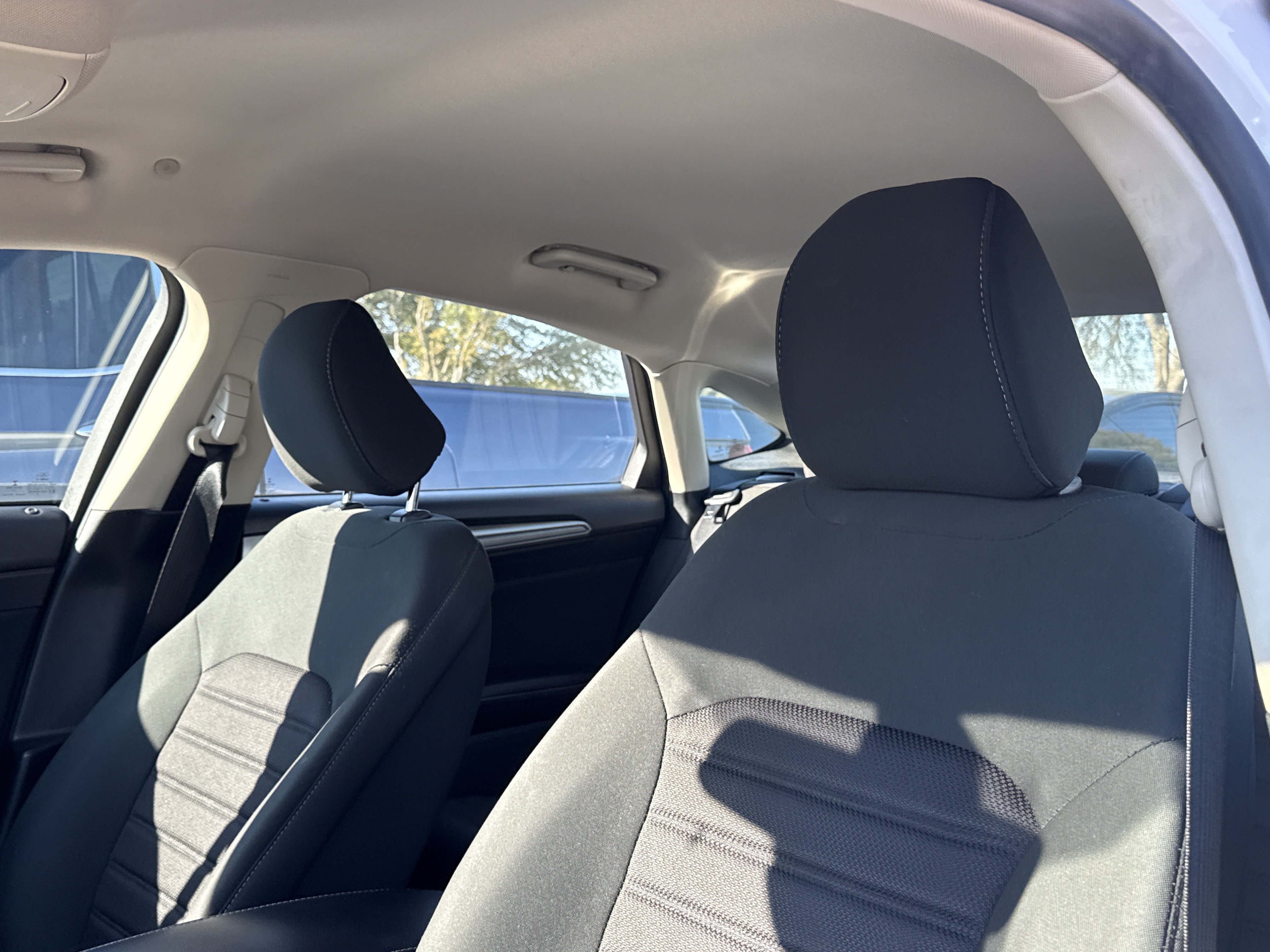 Used 2020 Ford Fusion SE FWD image 4
