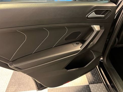 Certified 2022 Volkswagen Tiguan SE R-Line FWD image 18