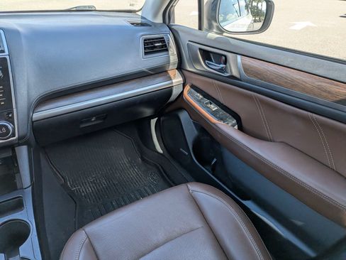 Used 2018 Subaru Outback 3.6R Touring AWD/4WD image 15