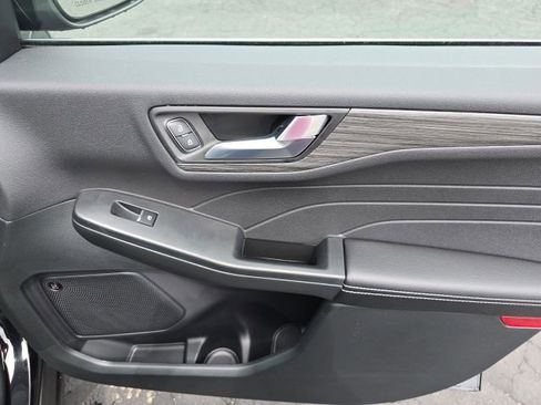 New 2025 Ford Escape SE w/ PHEV Premium Package image 30