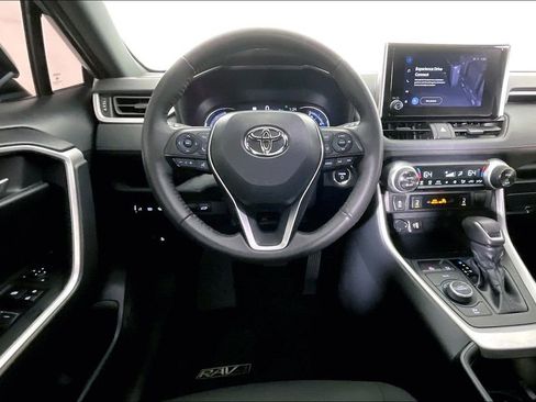 Used 2024 Toyota RAV4 SE image 7