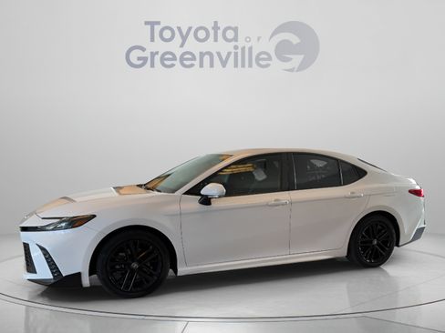 Used 2025 Toyota Camry SE FWD image 2