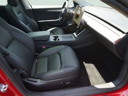 Used 2023 Tesla Model 3 Standard Range RWD image 19