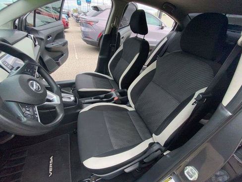 Used 2021 Nissan Versa SV FWD image 6