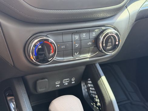 Used 2023 Chevrolet TrailBlazer LS FWD image 36