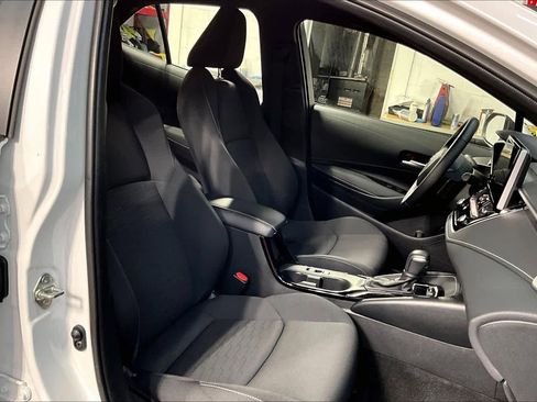 Used 2025 Toyota Corolla SE FWD image 9