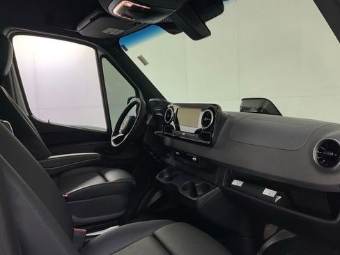 Used 2025 Mercedes-Benz Sprinter 2500 image 26