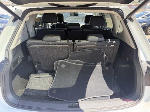 Used 2018 Volkswagen Tiguan SEL FWD image 11