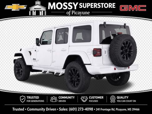 Used 2023 Jeep Wrangler Unlimited Sahara AWD/4WD image 3