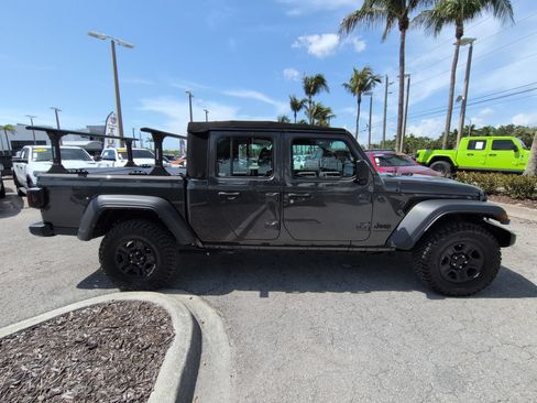 Used 2024 Jeep Gladiator Sport AWD/4WD image 4