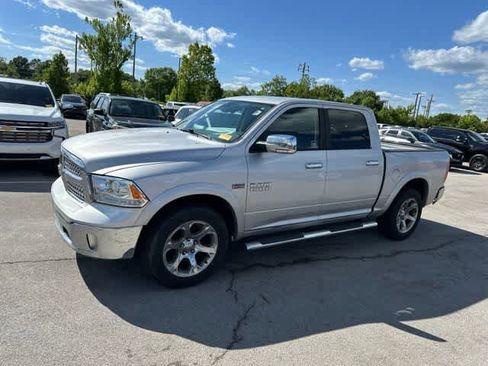 Used 2017 RAM 1500 Laramie AWD/4WD image 13