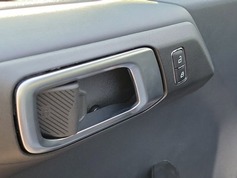 Used 2024 Ford Bronco Badlands image 16