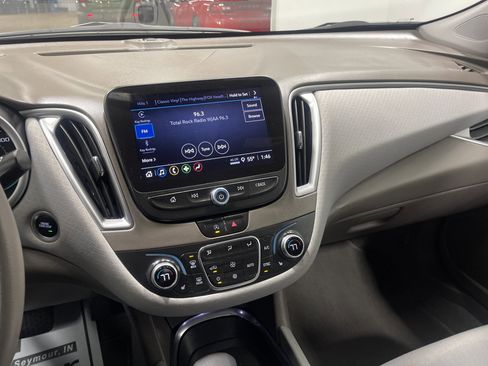 Used 2025 Chevrolet Malibu LT image 29