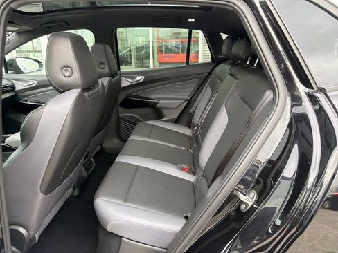 Used 2023 Volkswagen ID.4 Pro S Plus image 12