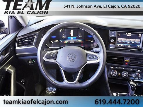 Used 2024 Volkswagen Jetta SE image 18