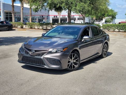 Used 2023 Toyota Camry SE FWD image 1