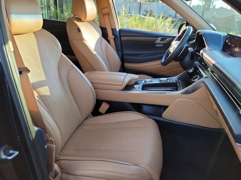 Certified 2023 Genesis GV80 2.5T w/ Prestige 20" Package image 17