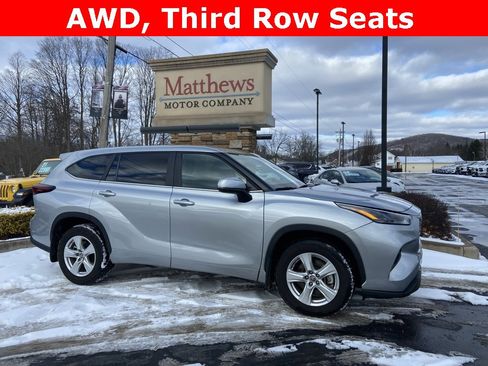 Used 2024 Toyota Highlander LE image 1