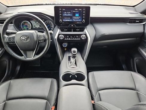 Used 2022 Toyota Venza LE image 19