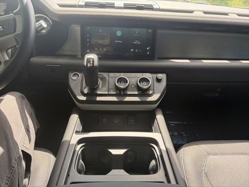 Used 2022 Land Rover Defender 110 X-Dynamic SE AWD/4WD image 9
